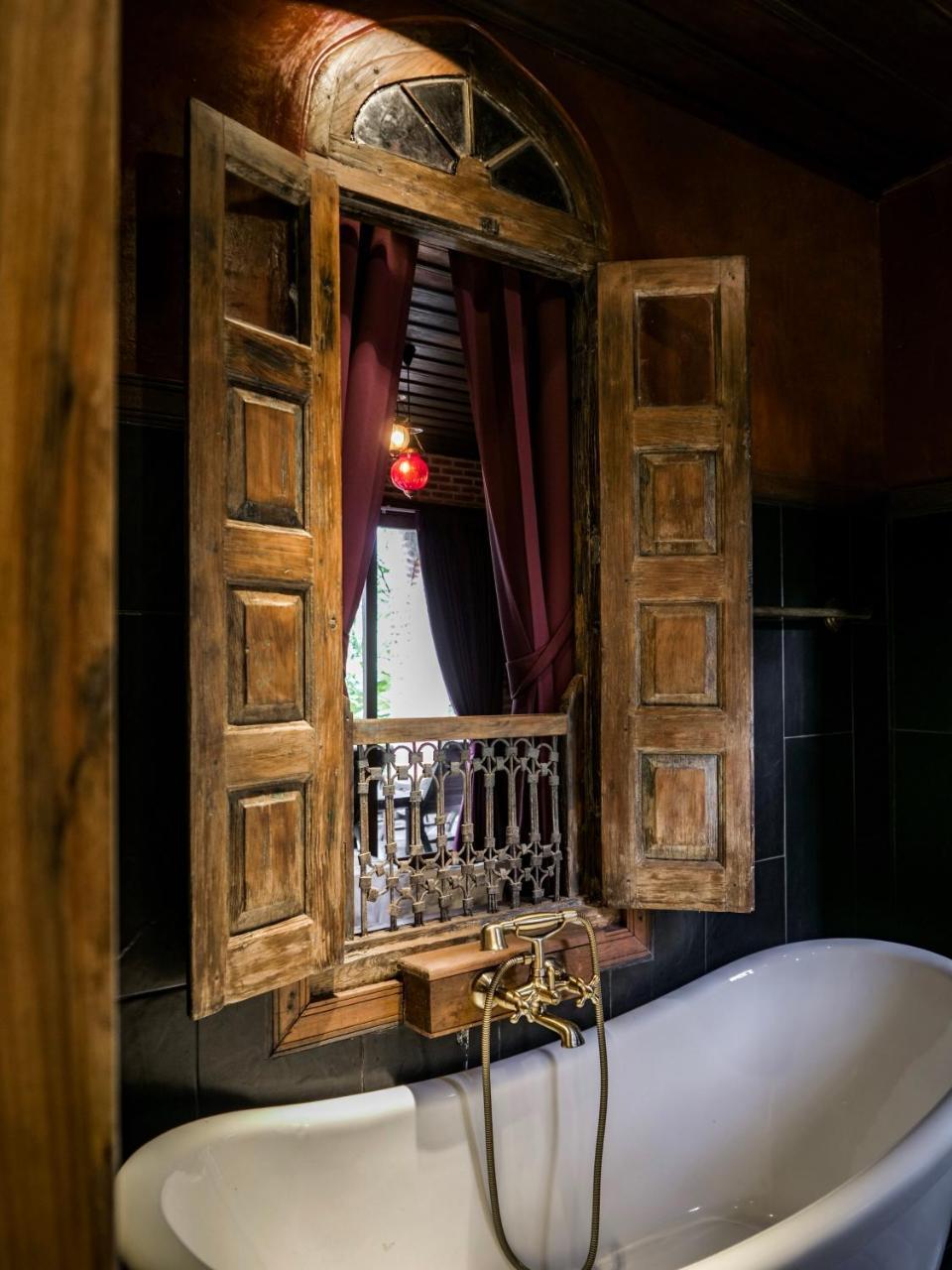 Chateau Orientale Resort Luang Prabang Bagian luar foto